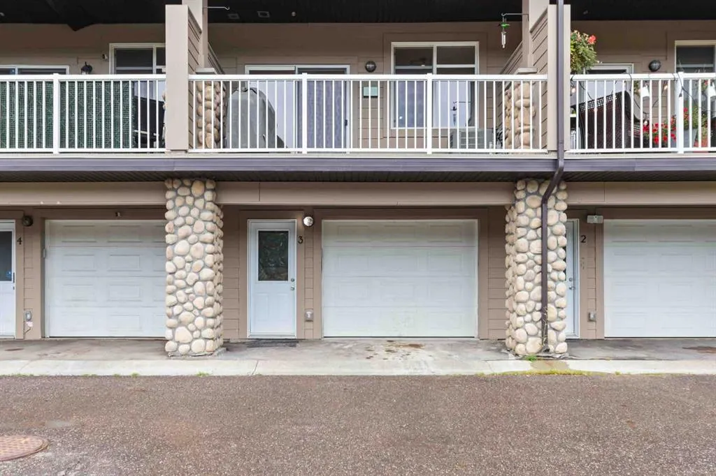 136 Fontaine Crescent, #3