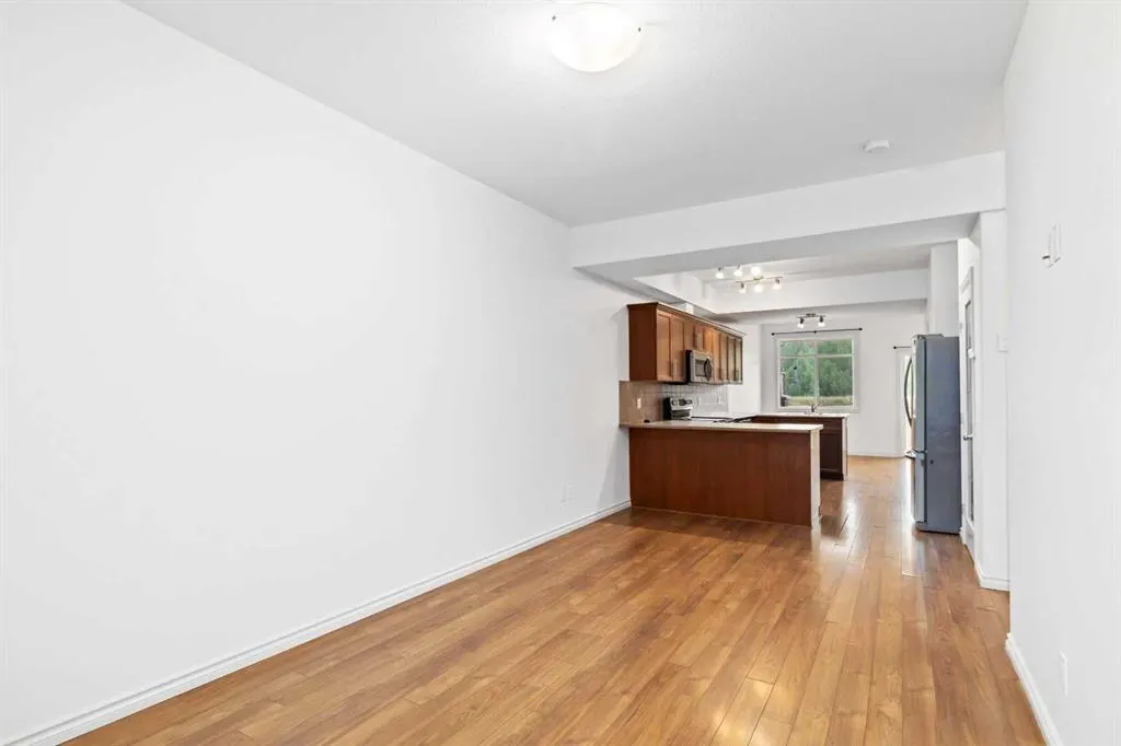 136 Fontaine Crescent, #3
