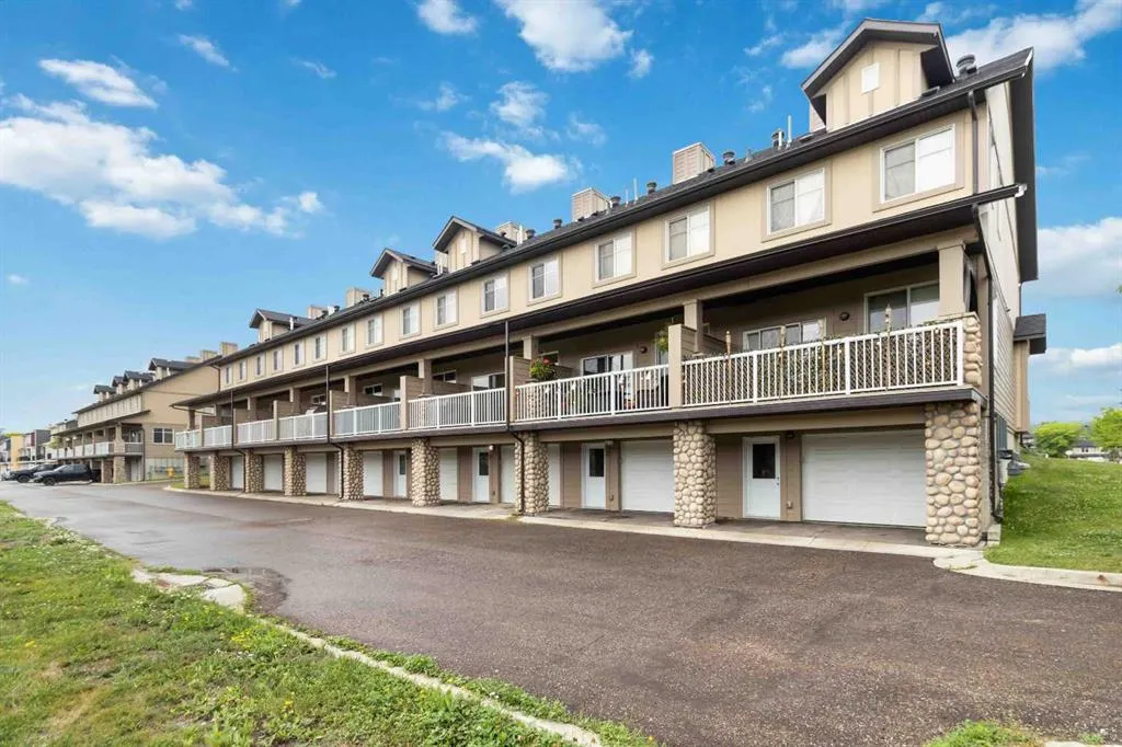 136 Fontaine Crescent, #3
