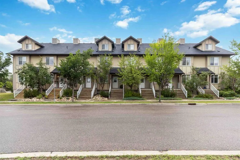 136 Fontaine Crescent, #3