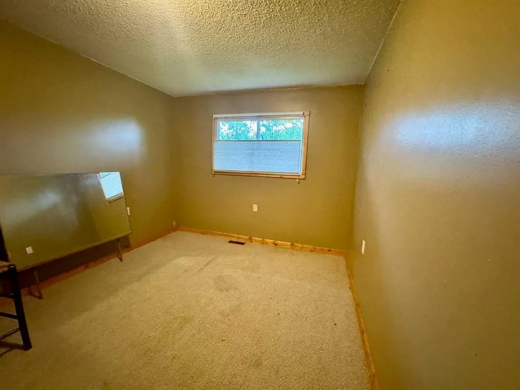 5040 58 Street Close