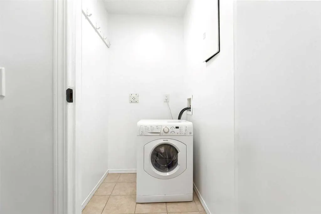 1712 38 Street SE, #103