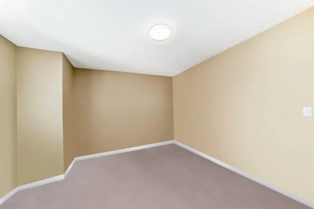 121A 5 Avenue