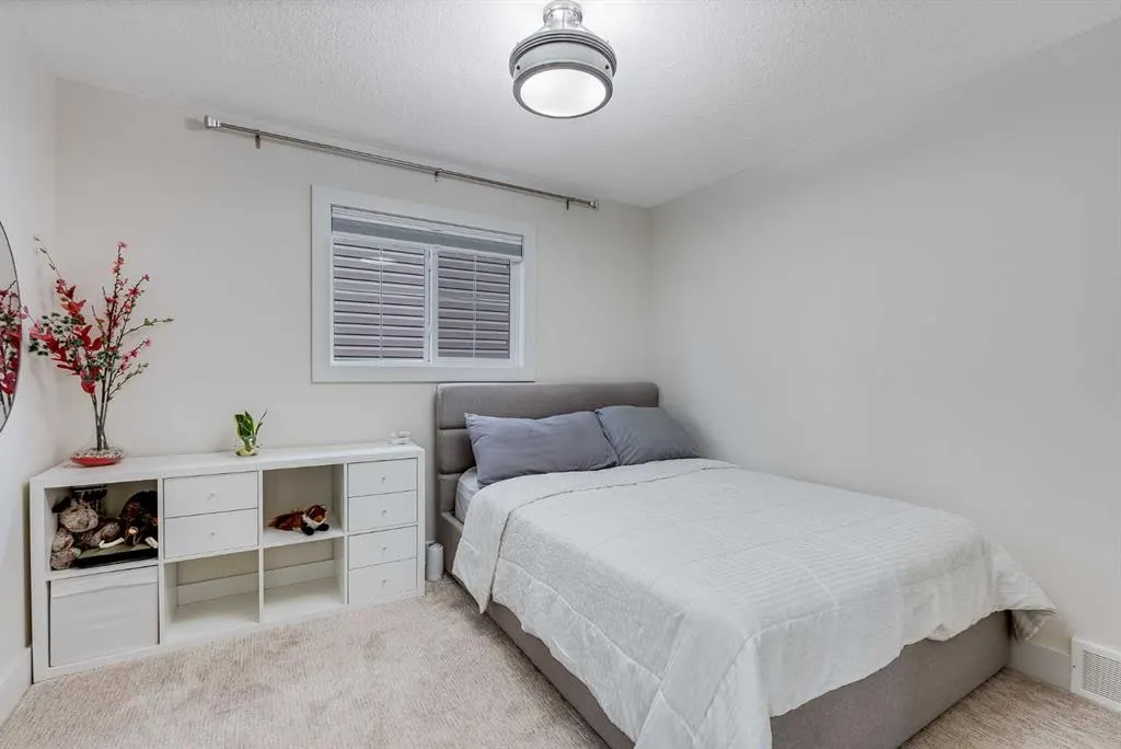4 Legacy Court SE