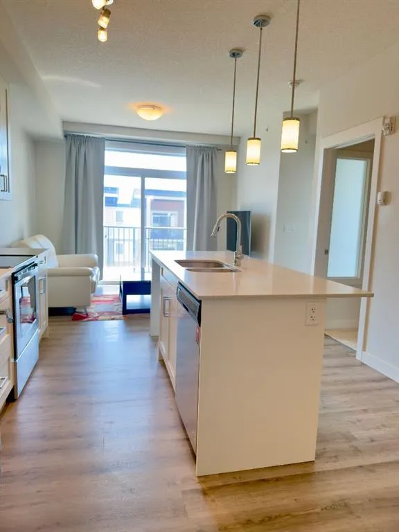 20 Walgrove SE, #415