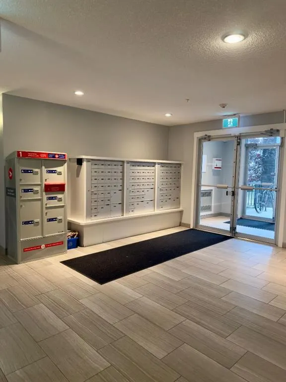 20 Walgrove SE, #415