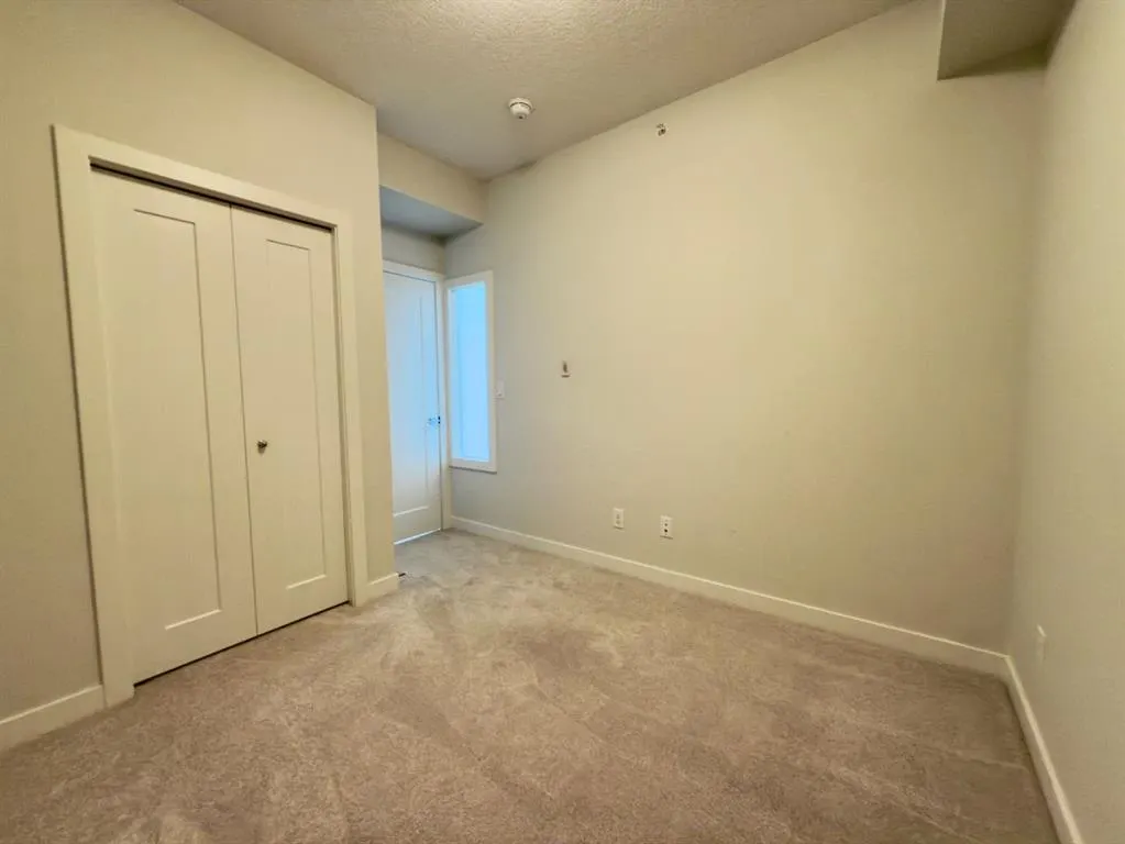 20 Walgrove SE, #415