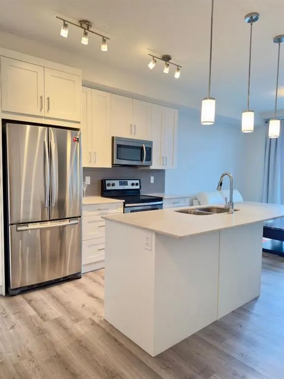 20 Walgrove SE, #415