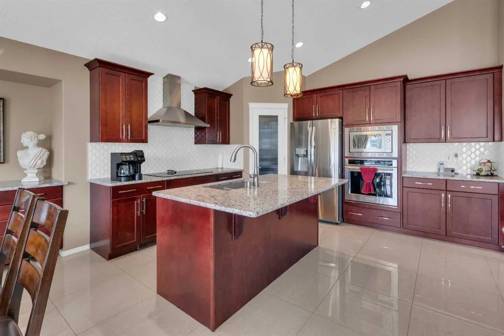 68 Nolanlake View NW