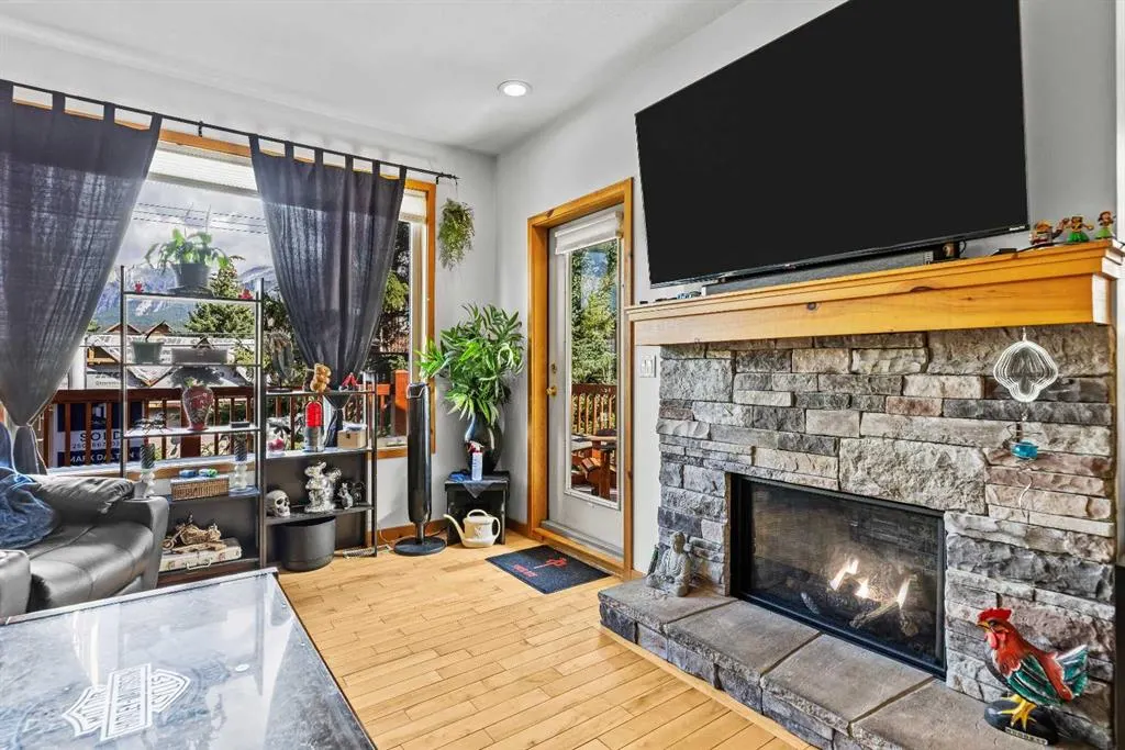 818 6 Street, #4
