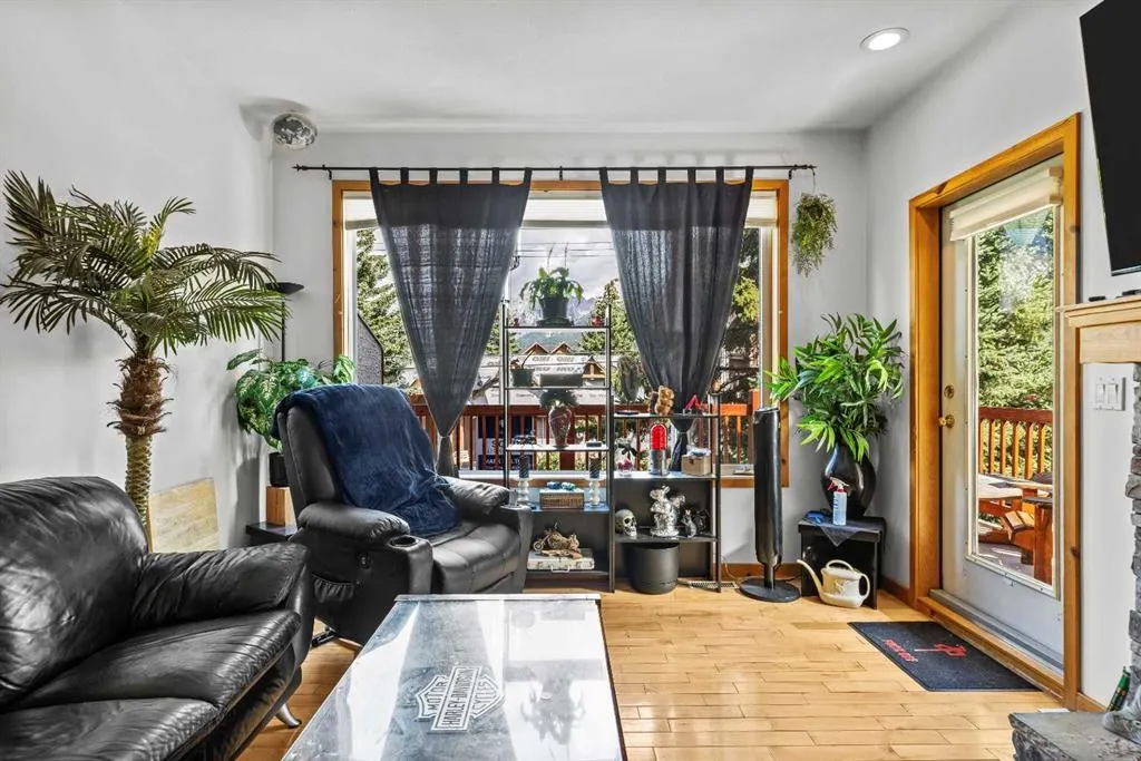 818 6 Street, #4