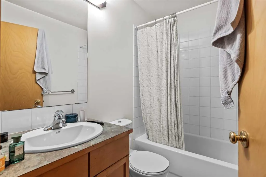 818 6 Street, #4