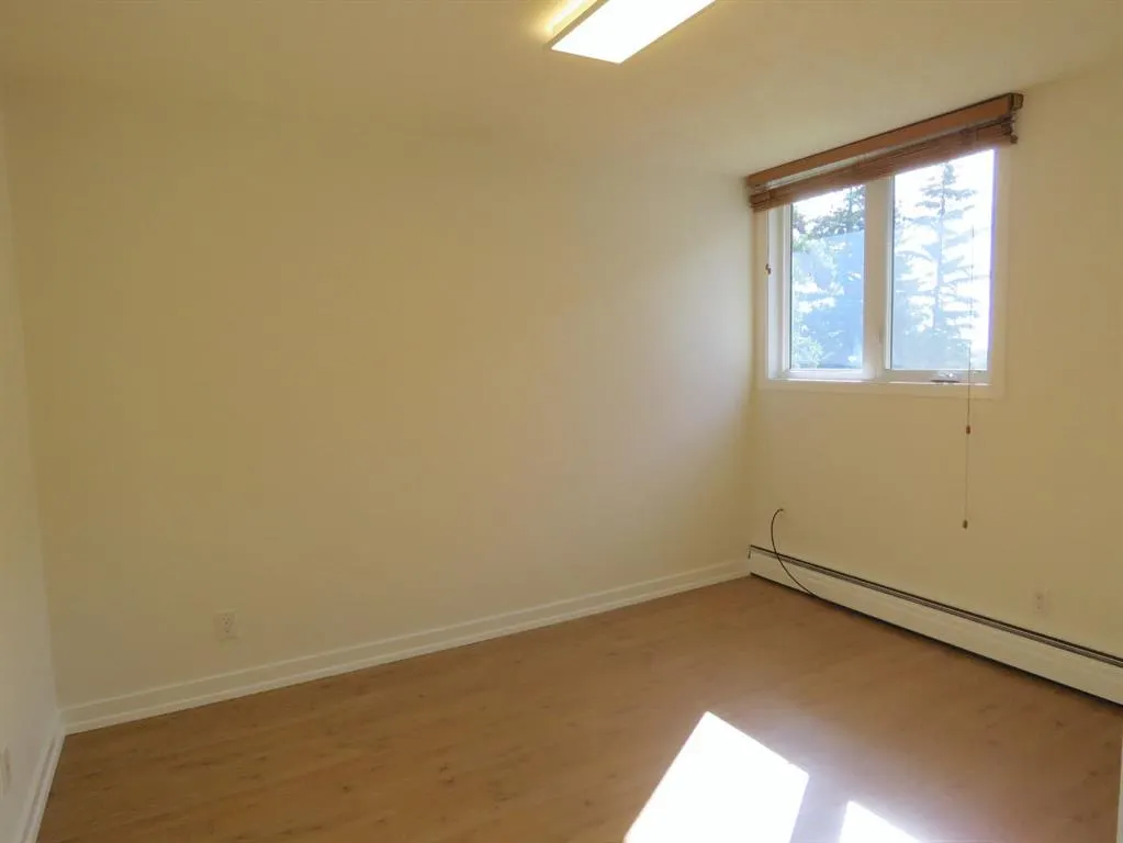 328 Cedar Crescent SW, #204