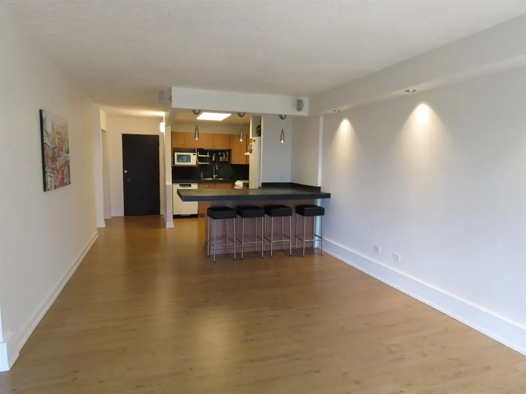 328 Cedar Crescent SW, #204