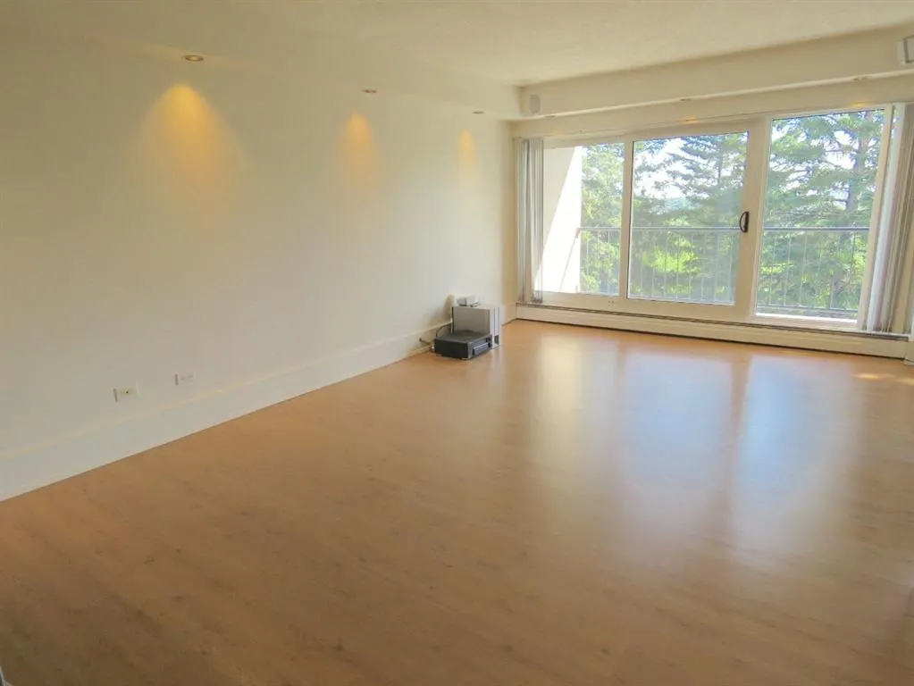 328 Cedar Crescent SW, #204