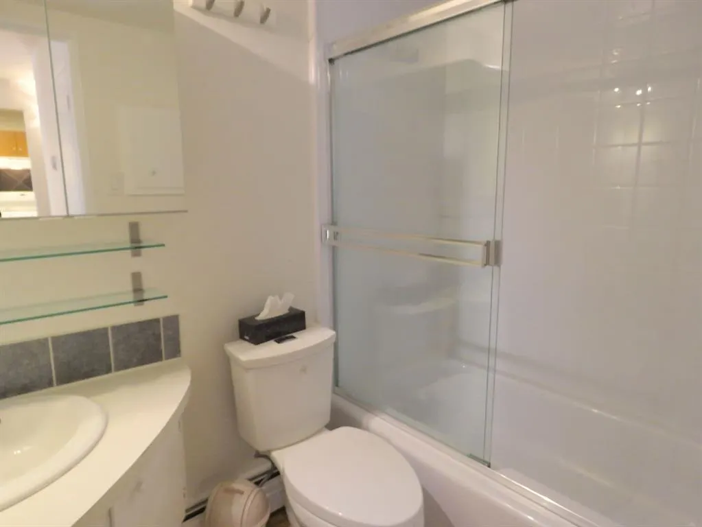 328 Cedar Crescent SW, #204
