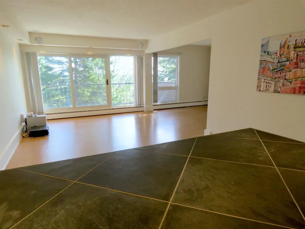 328 Cedar Crescent SW, #204