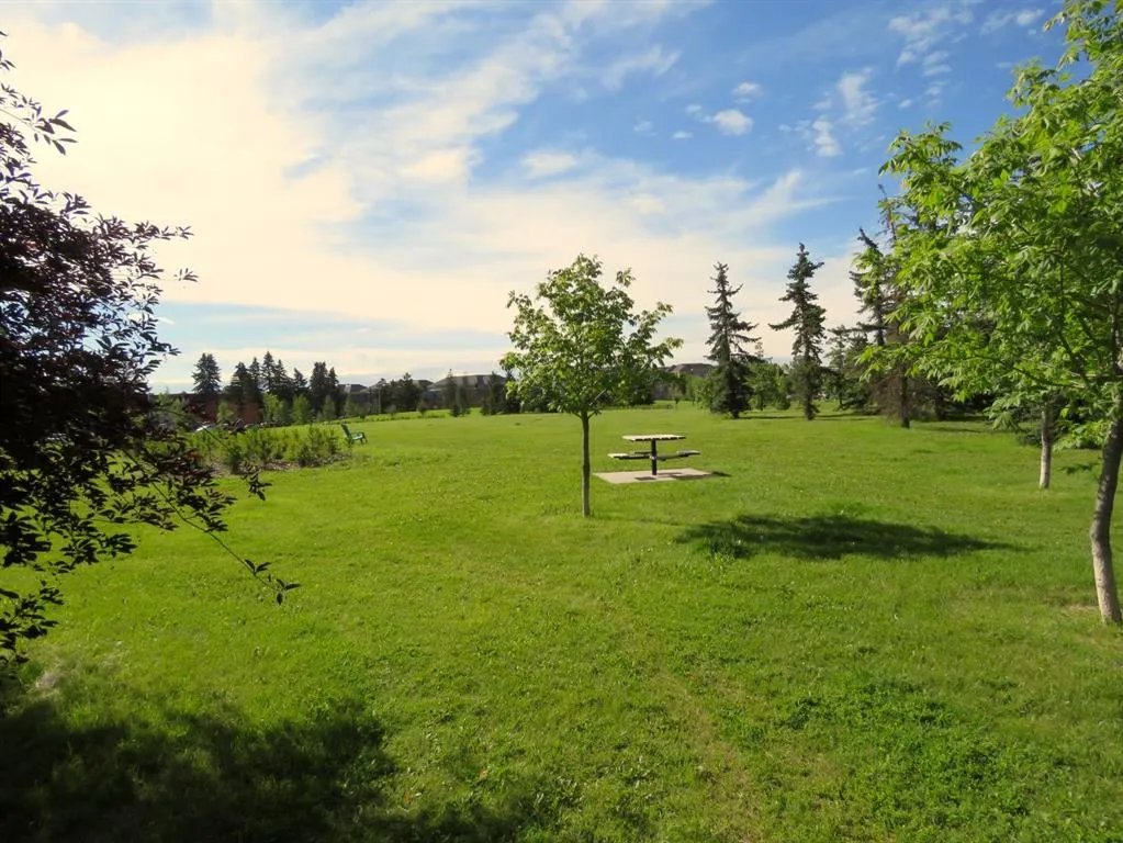 328 Cedar Crescent SW, #204