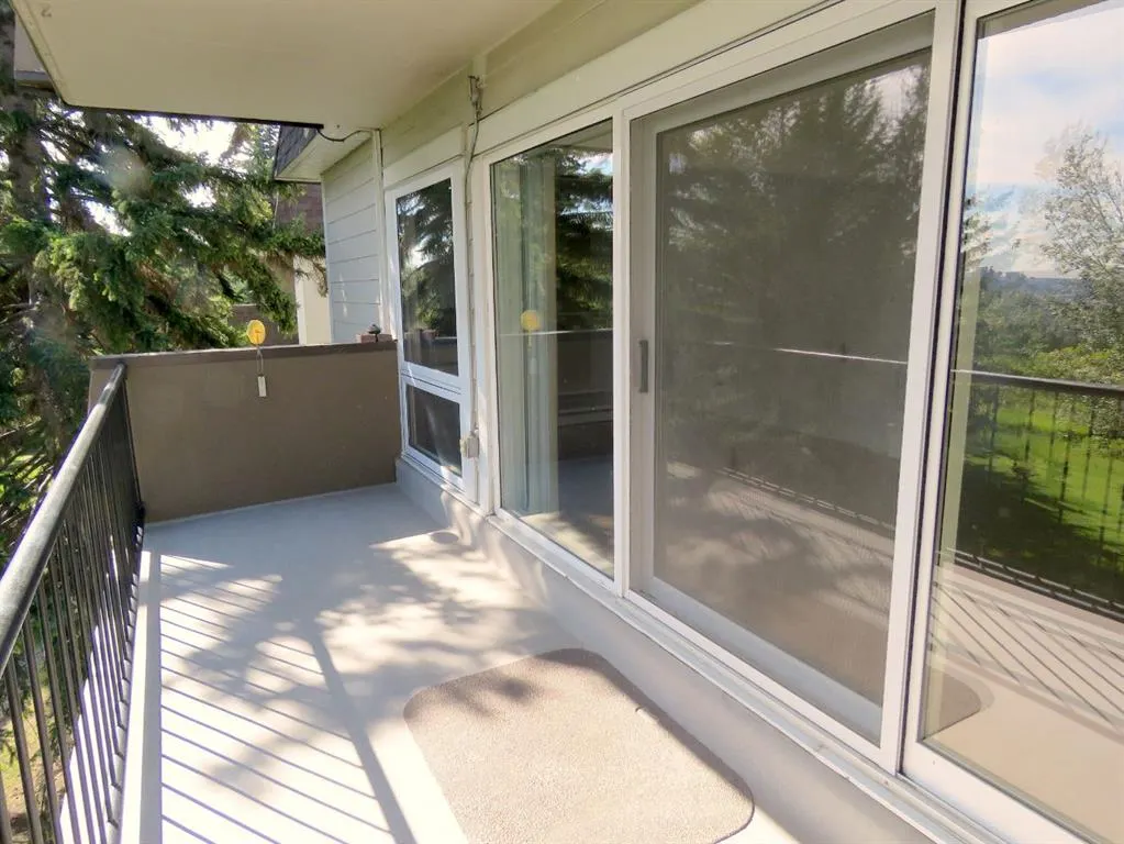 328 Cedar Crescent SW, #204