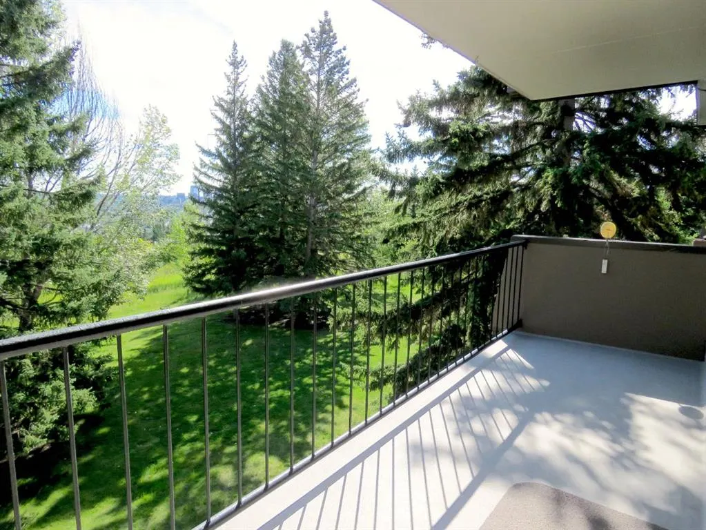 328 Cedar Crescent SW, #204
