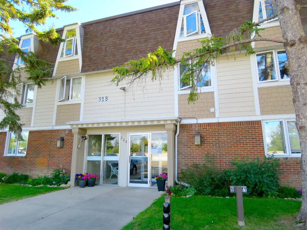 328 Cedar Crescent SW, #204
