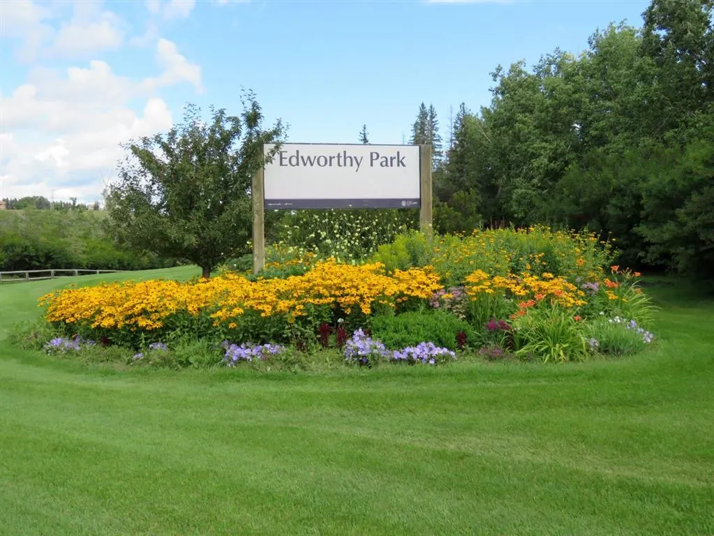 328 Cedar Crescent SW, #204