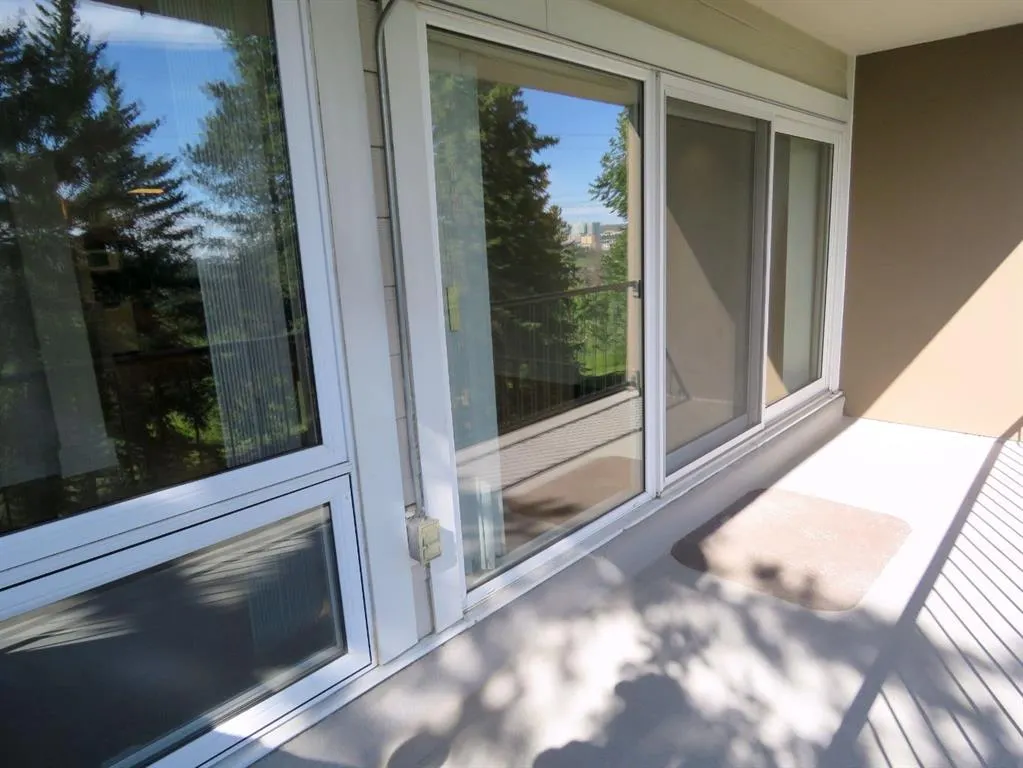 328 Cedar Crescent SW, #204