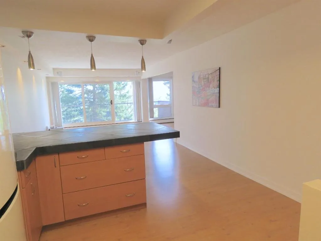 328 Cedar Crescent SW, #204