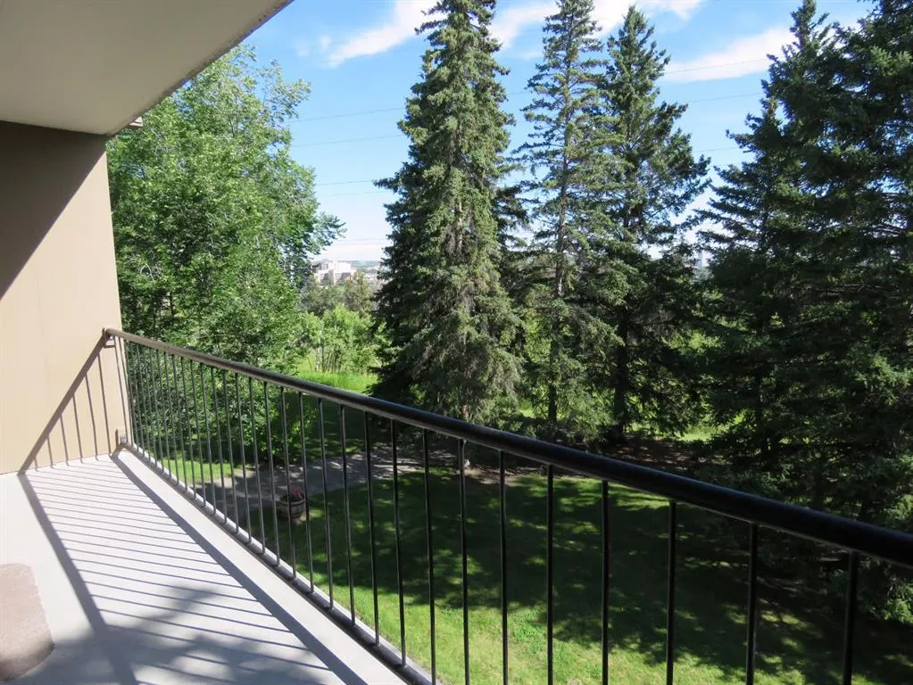 328 Cedar Crescent SW, #204
