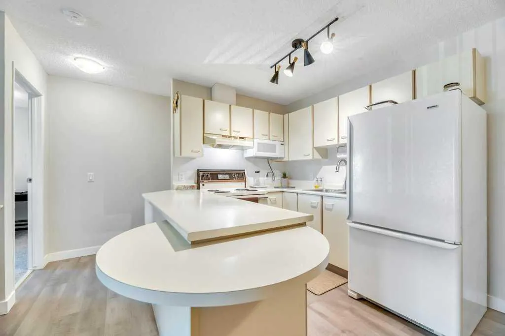 3212 Edenwold Heights NW, #12