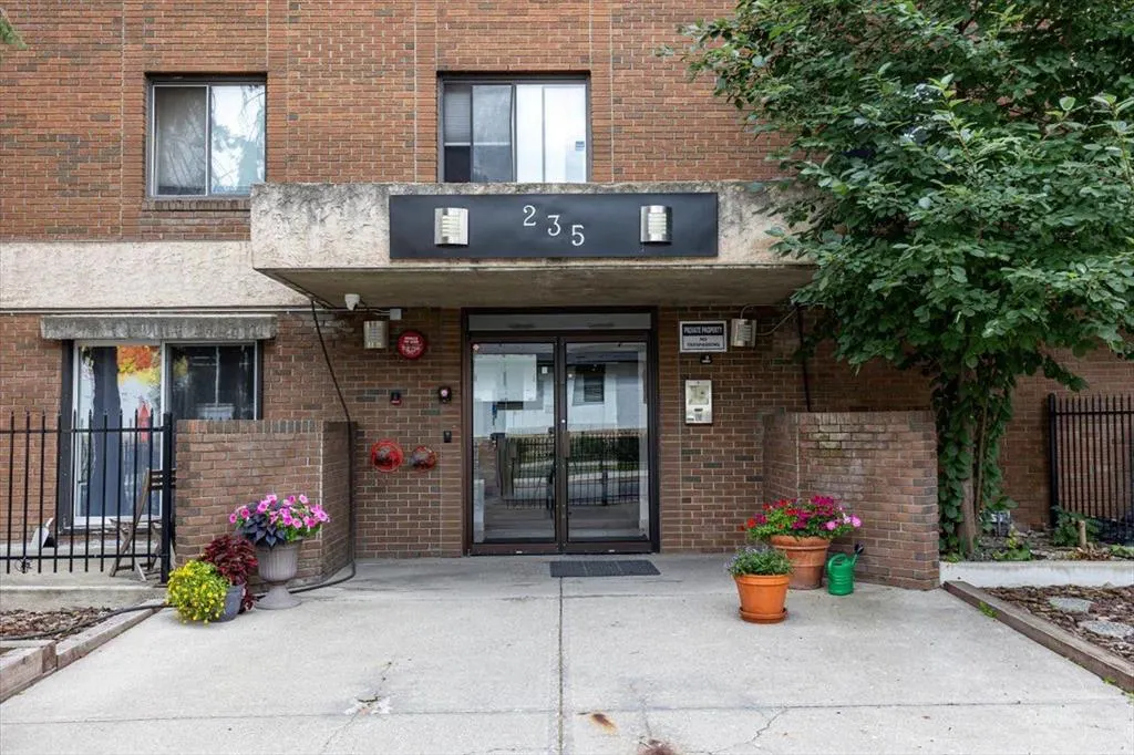 235 15 Avenue SW, #305