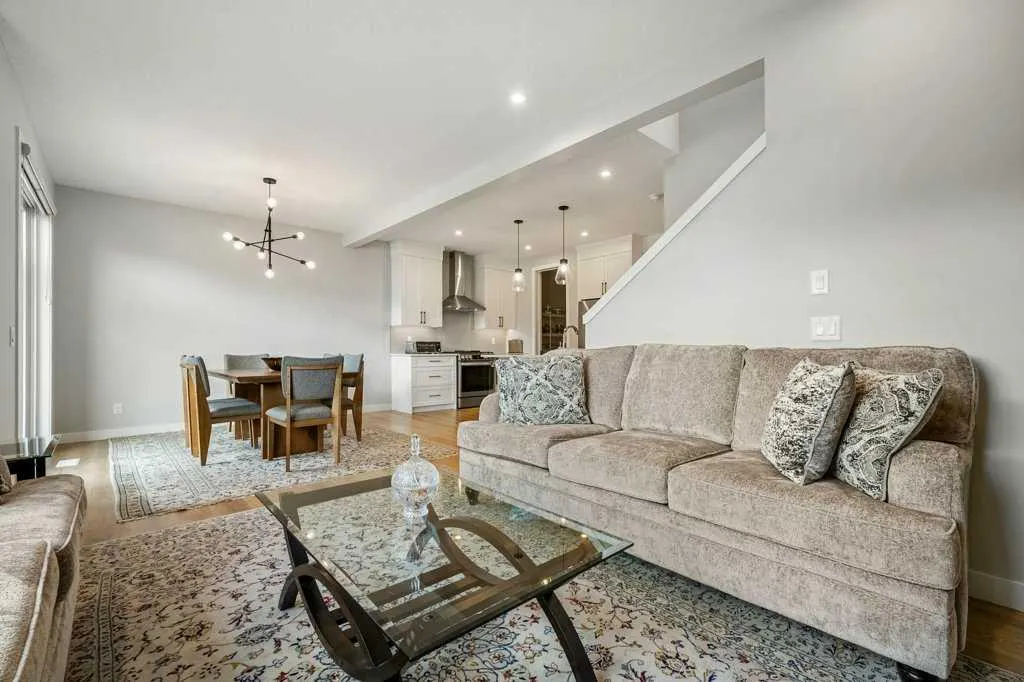 325 Grayling Manor