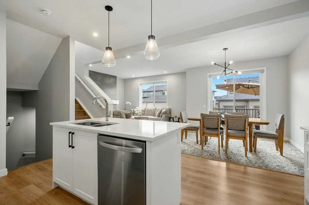 325 Grayling Manor