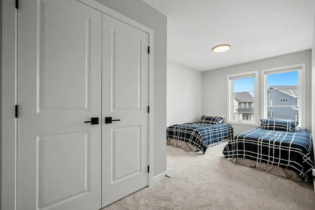 325 Grayling Manor