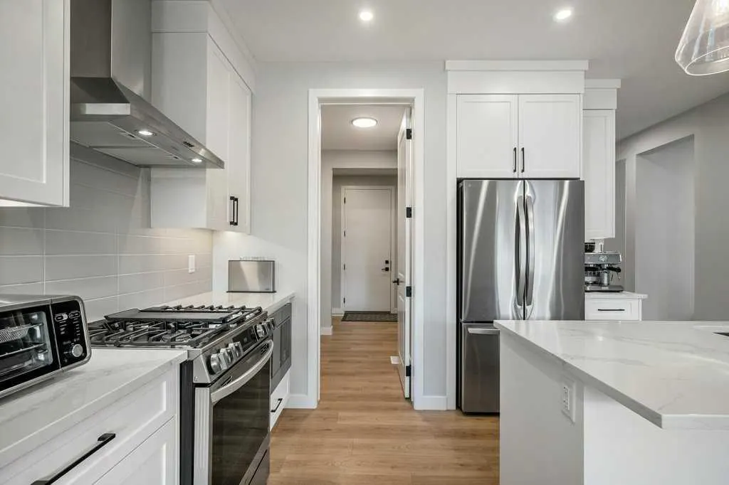 325 Grayling Manor