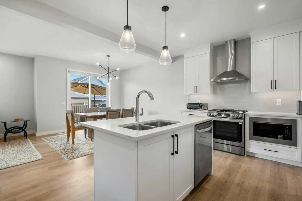 325 Grayling Manor