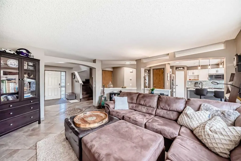 121 West Creek Drive