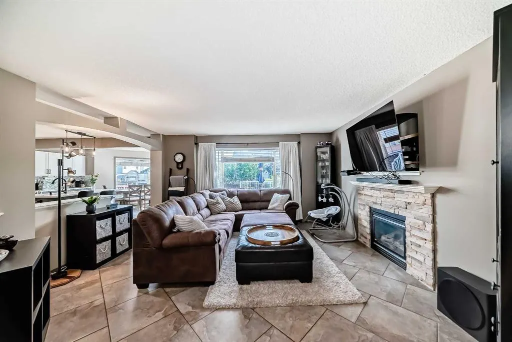 121 West Creek Drive