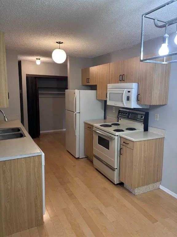 85 Foxbend Crescent N, #109