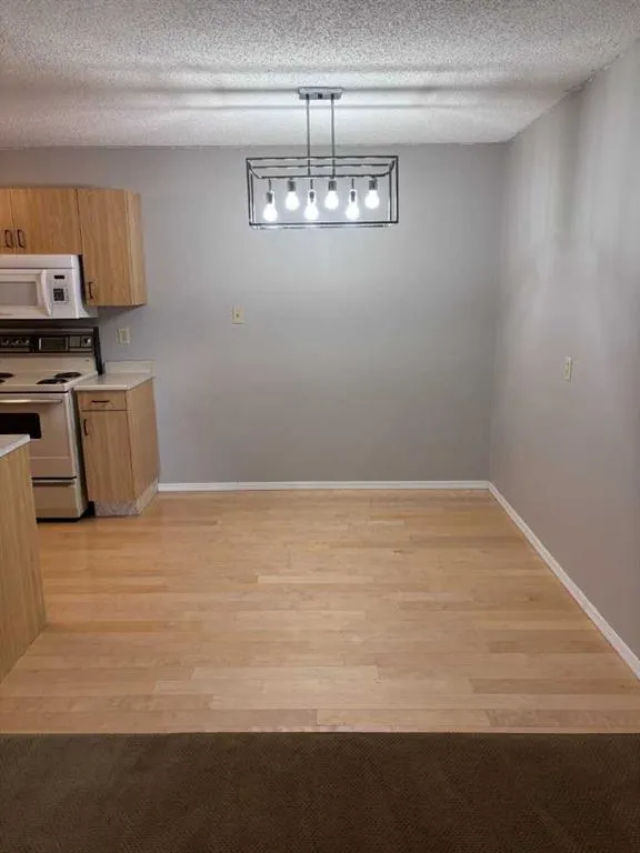 85 Foxbend Crescent N, #109