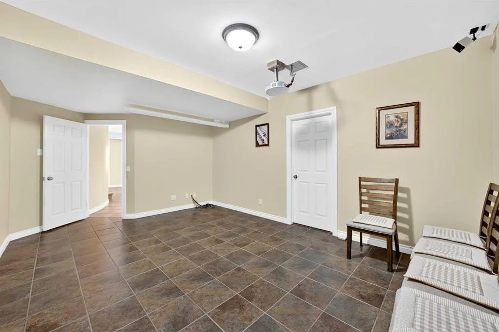 7 Signal Hill Terrace SW