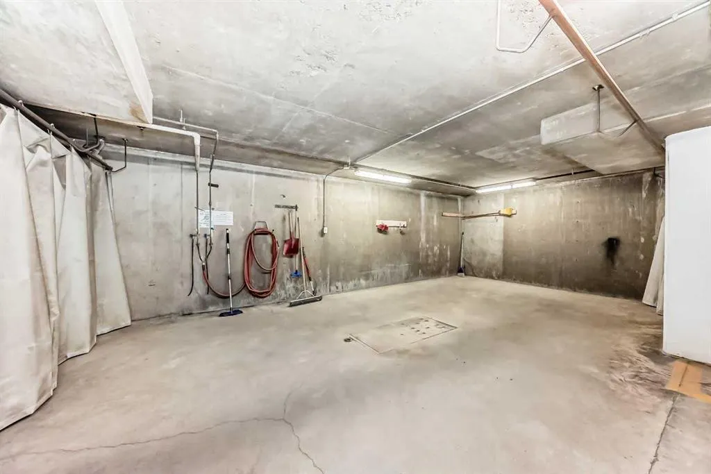 6900 Hunterview Drive NW, #204