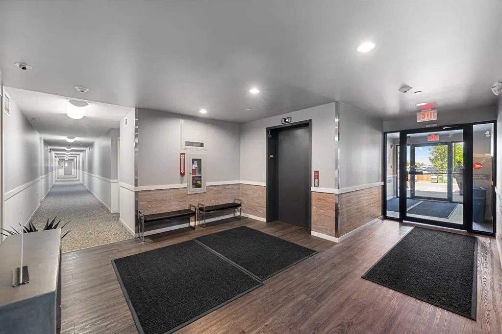 181 Skyview Ranch Manor NE, #4211