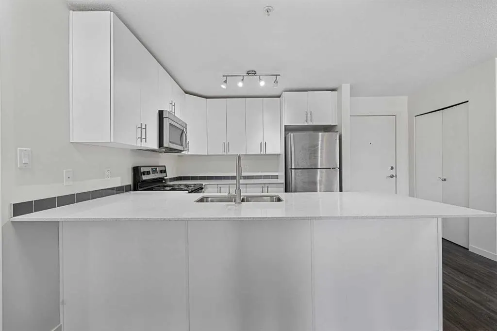 181 Skyview Ranch Manor NE, #4211