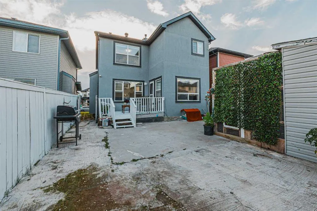 53 Saddlehorn Close NE