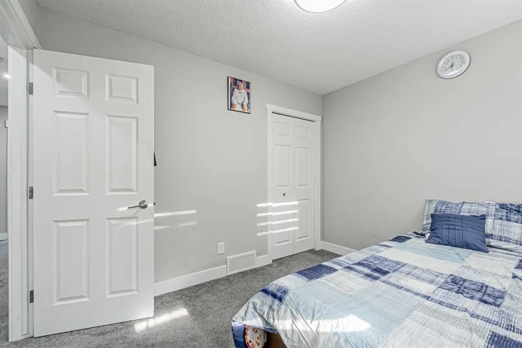 53 Saddlehorn Close NE