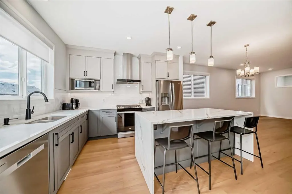 153 Edith Way NW