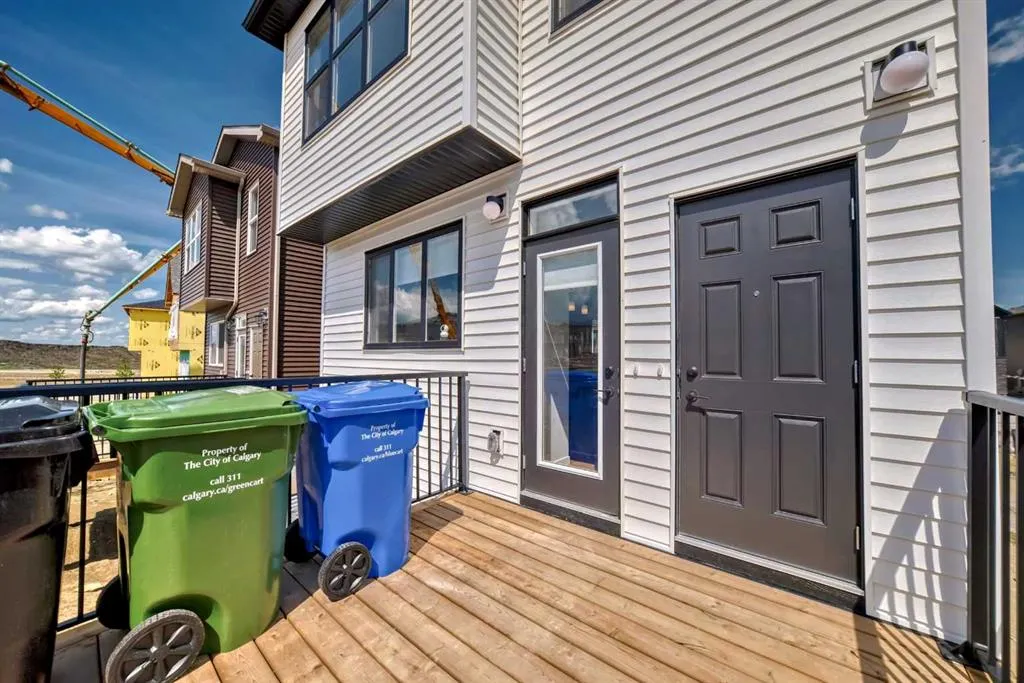 153 Edith Way NW