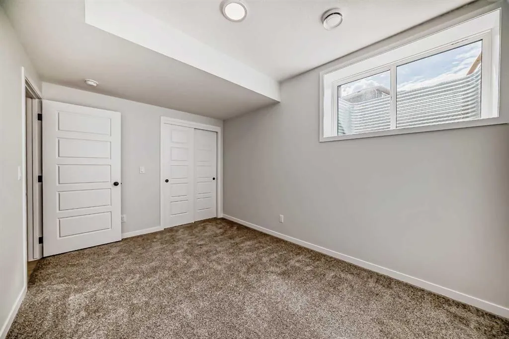 153 Edith Way NW