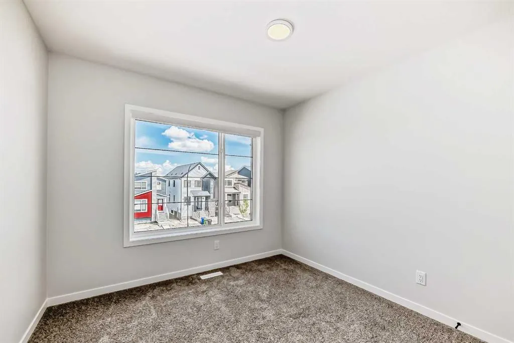 153 Edith Way NW